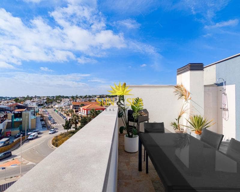 2 makuuhuone Kattohuoneisto myytävänä paikassa Villamartin mukana uima-altaan - 338 800 € (Ref: 9716676)