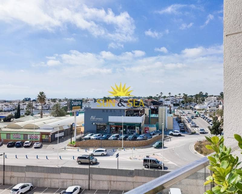 2 makuuhuone Kattohuoneisto myytävänä paikassa Villamartin mukana uima-altaan - 338 800 € (Ref: 9716676)