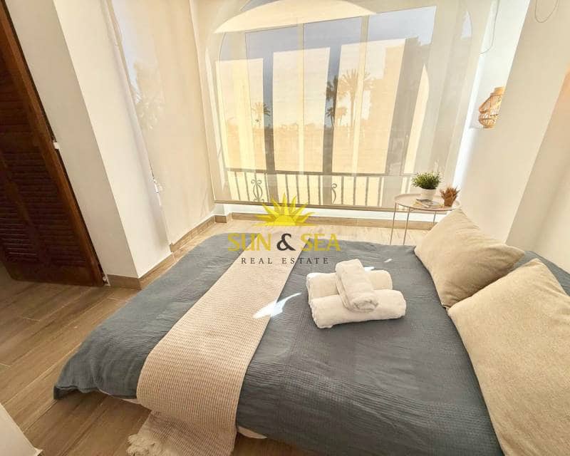 1 quarto Apartamento para arrendar em La Manga del Mar Menor com piscina - 750 € (Ref: 9720842)