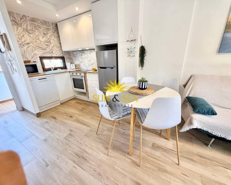 1 quarto Apartamento para arrendar em La Manga del Mar Menor com piscina - 750 € (Ref: 9720842)