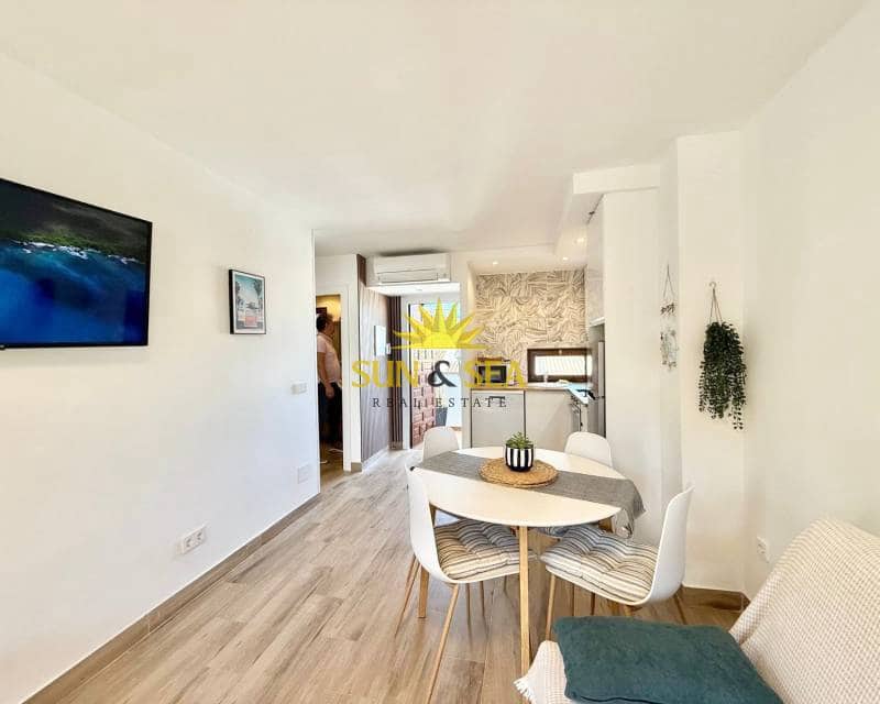 1 quarto Apartamento para arrendar em La Manga del Mar Menor com piscina - 750 € (Ref: 9720842)