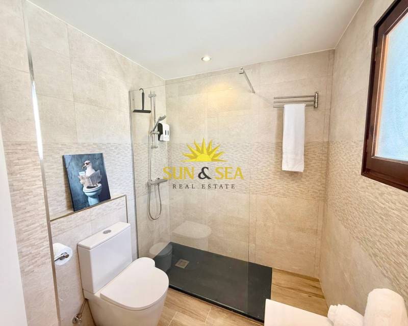 1 quarto Apartamento para arrendar em La Manga del Mar Menor com piscina - 750 € (Ref: 9720842)