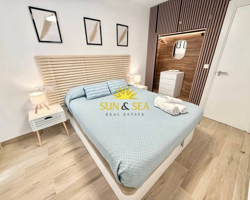 1 quarto Apartamento para arrendar em La Manga del Mar Menor com piscina - 750 € (Ref: 9720842)