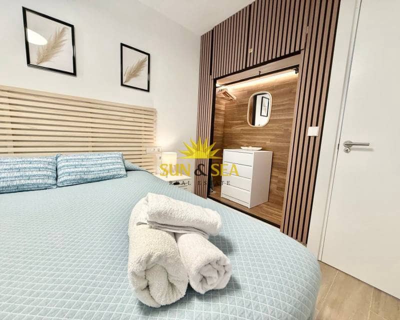 1 quarto Apartamento para arrendar em La Manga del Mar Menor com piscina - 750 € (Ref: 9720842)