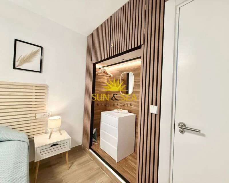 1 quarto Apartamento para arrendar em La Manga del Mar Menor com piscina - 750 € (Ref: 9720842)