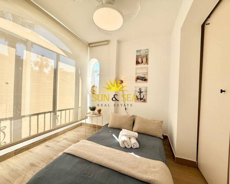 1 quarto Apartamento para arrendar em La Manga del Mar Menor com piscina - 750 € (Ref: 9720842)