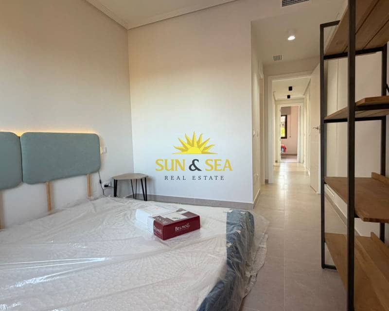 2 bedroom Apartment for rent in Los Alcazares with pool garage - € 1,250 (Ref: 9725139)