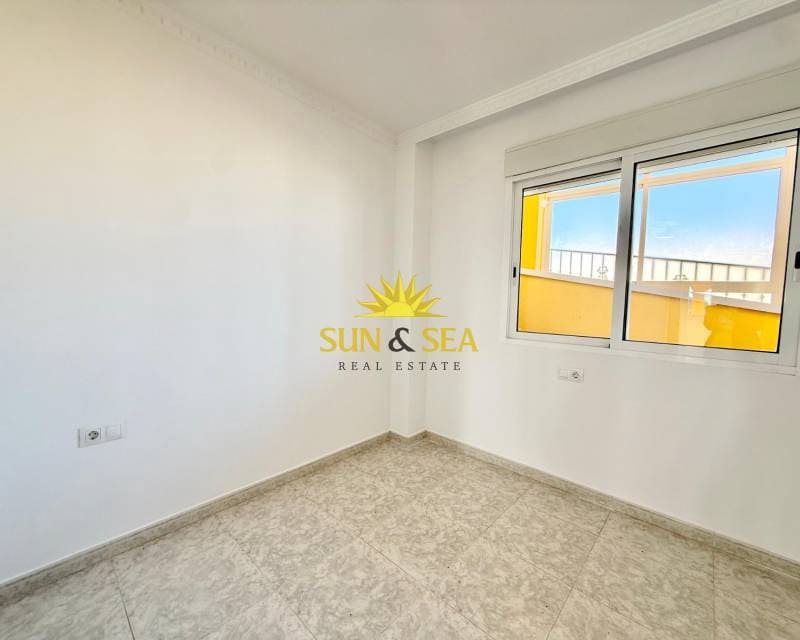 2 bedroom Apartment for rent in Algorfa - € 800 (Ref: 9736160)