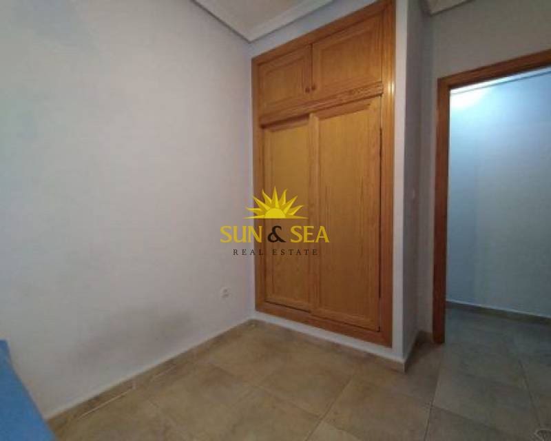 2 sovrum Lägenhet att hyra i Torrevieja - 750 € (Ref: 9747217)