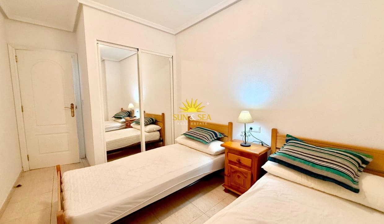 2 bedroom Apartment for rent in Guardamar del Segura with pool - € 800 (Ref: 9753753)