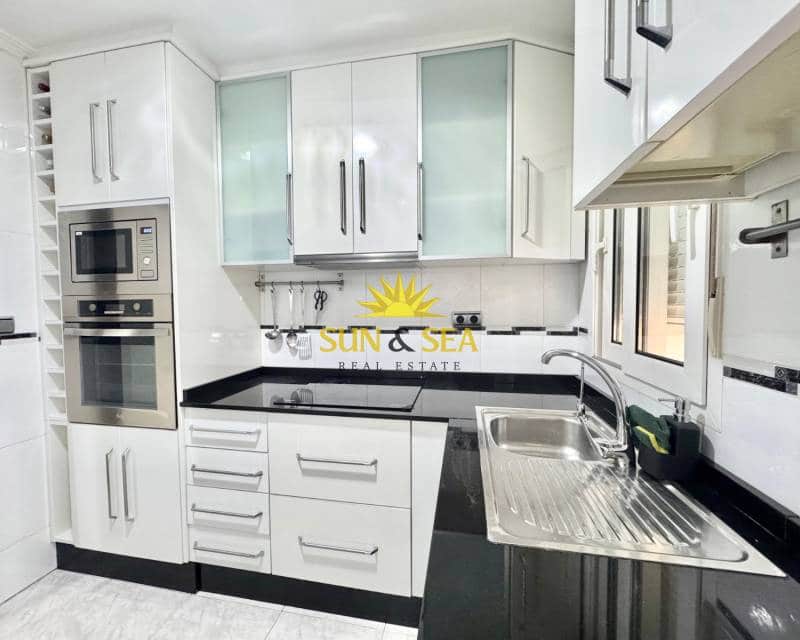 2 bedroom Apartment for rent in Torrevieja with garage - € 900 (Ref: 9753754)