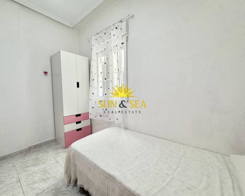 2 bedroom Apartment for rent in Torrevieja with garage - € 900 (Ref: 9753754)