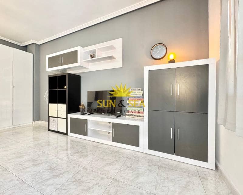 2 bedroom Apartment for rent in Torrevieja with garage - € 900 (Ref: 9753754)