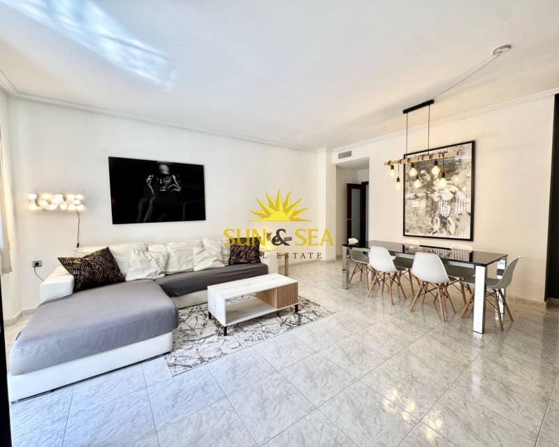 2 bedroom Apartment for rent in Torrevieja with garage - € 900 (Ref: 9753754)