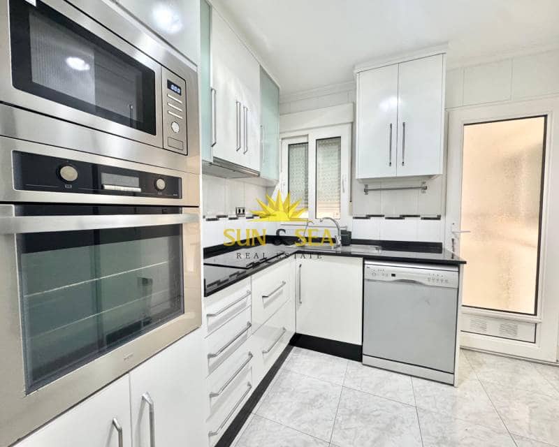 2 bedroom Apartment for rent in Torrevieja with garage - € 900 (Ref: 9753754)