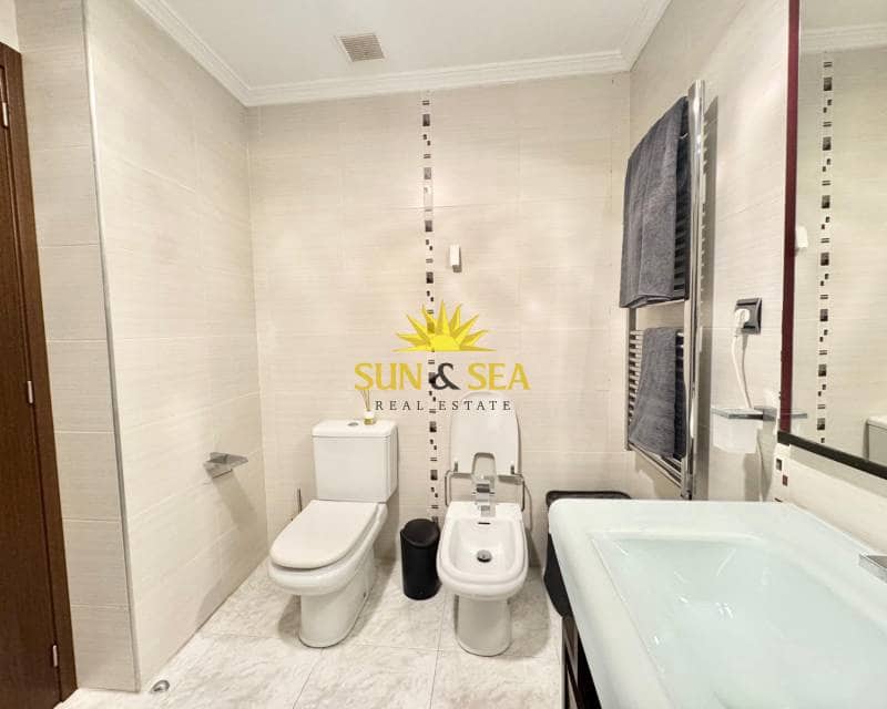 2 bedroom Apartment for rent in Torrevieja with garage - € 900 (Ref: 9753754)