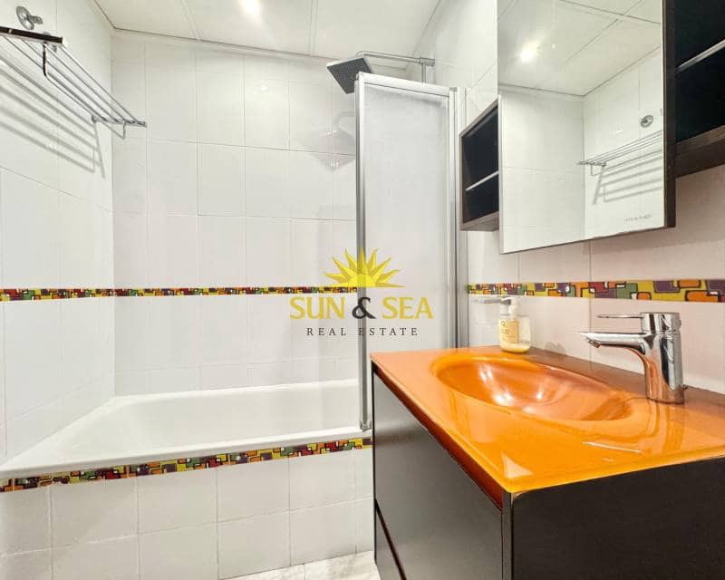 2 bedroom Apartment for rent in Torrevieja with garage - € 900 (Ref: 9753754)