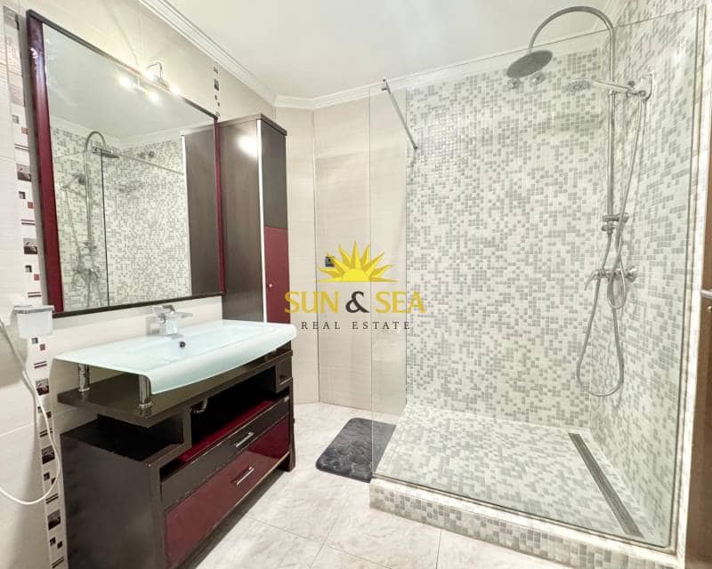 2 bedroom Apartment for rent in Torrevieja with garage - € 900 (Ref: 9753754)