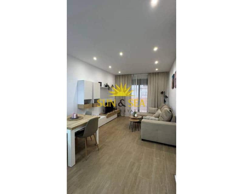 2 sypialnia Apartament do wynajęcia w Torrevieja z basenem - 1 300 € (Ref: 9756727)