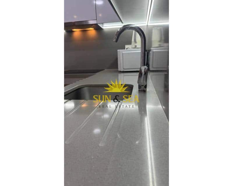 2 sypialnia Apartament do wynajęcia w Torrevieja z basenem - 1 300 € (Ref: 9756727)