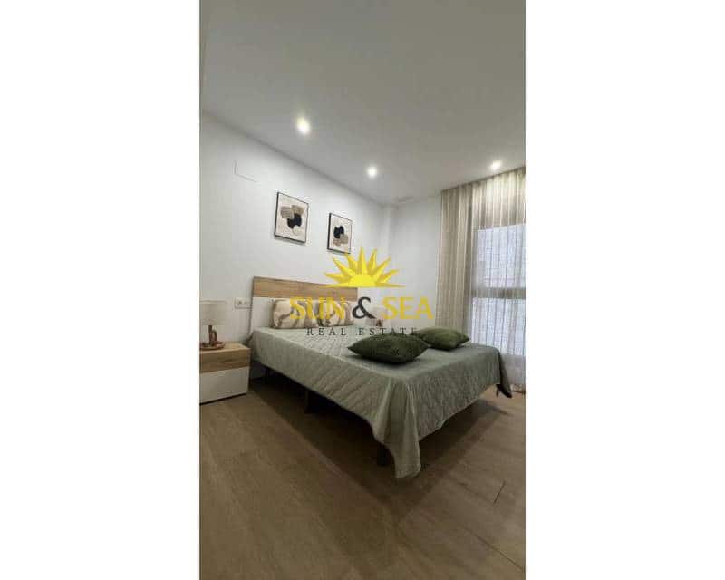 2 sypialnia Apartament do wynajęcia w Torrevieja z basenem - 1 300 € (Ref: 9756727)