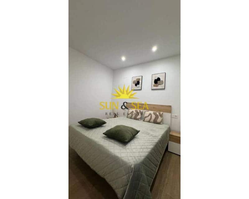 2 sypialnia Apartament do wynajęcia w Torrevieja z basenem - 1 300 € (Ref: 9756727)