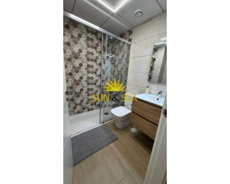 2 sypialnia Apartament do wynajęcia w Torrevieja z basenem - 1 300 € (Ref: 9756727)