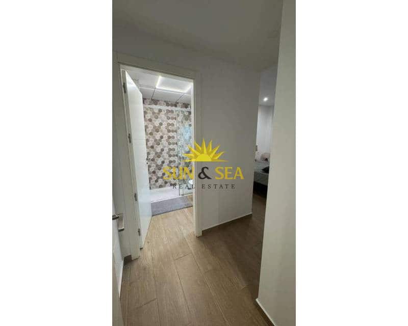 2 sypialnia Apartament do wynajęcia w Torrevieja z basenem - 1 300 € (Ref: 9756727)