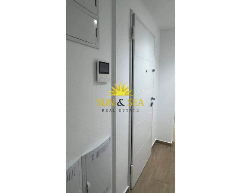 2 sypialnia Apartament do wynajęcia w Torrevieja z basenem - 1 300 € (Ref: 9756727)