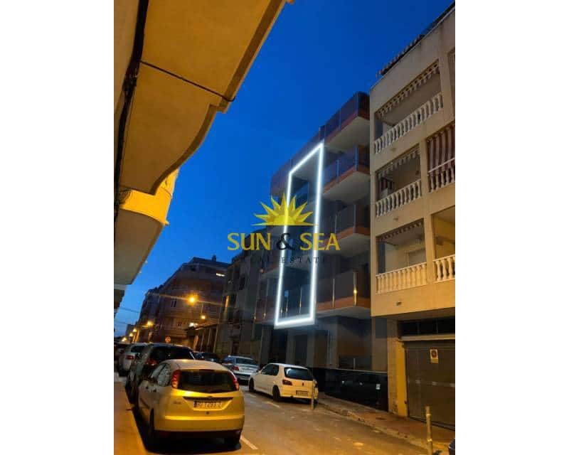 2 sypialnia Apartament do wynajęcia w Torrevieja z basenem - 1 300 € (Ref: 9756727)