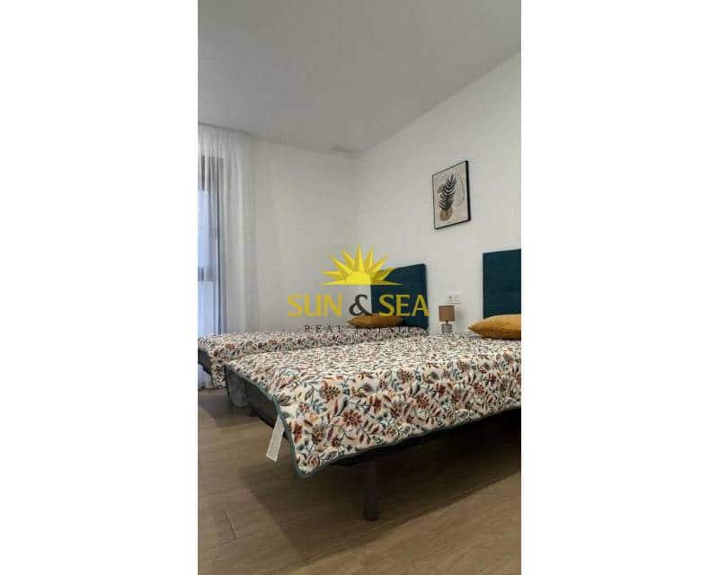 2 sypialnia Apartament do wynajęcia w Torrevieja z basenem - 1 300 € (Ref: 9756727)