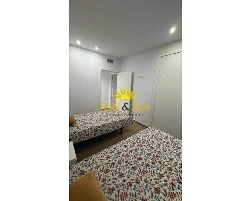 2 sypialnia Apartament do wynajęcia w Torrevieja z basenem - 1 300 € (Ref: 9756727)