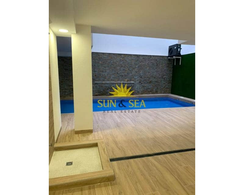 2 sypialnia Apartament do wynajęcia w Torrevieja z basenem - 1 300 € (Ref: 9756727)