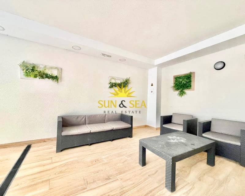 2 bedroom Apartment for rent in Torrevieja with pool - € 1,300 (Ref: 9756727)