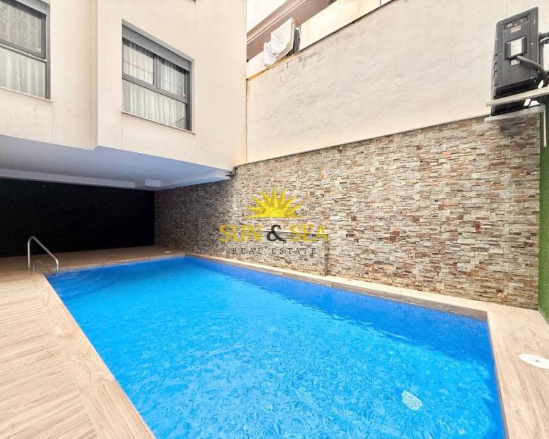 2 bedroom Apartment for rent in Torrevieja with pool - € 1,300 (Ref: 9756727)