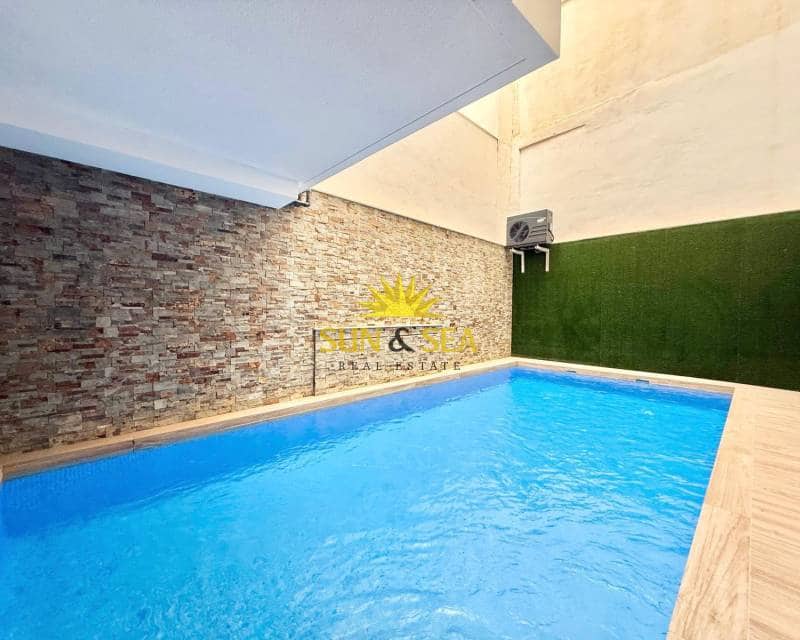 2 bedroom Apartment for rent in Torrevieja with pool - € 1,300 (Ref: 9756727)