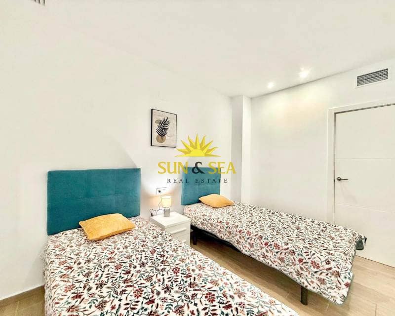 2 bedroom Apartment for rent in Torrevieja with pool - € 1,300 (Ref: 9756727)