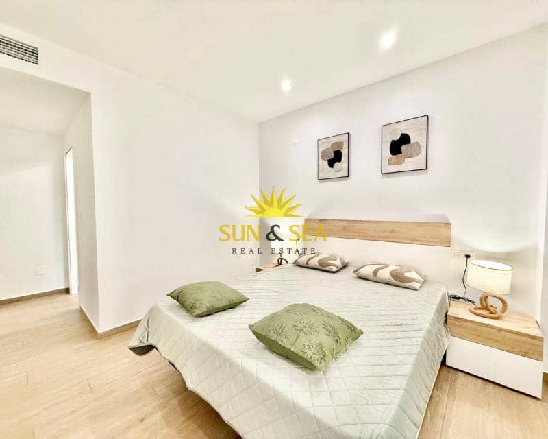 2 bedroom Apartment for rent in Torrevieja with pool - € 1,300 (Ref: 9756727)