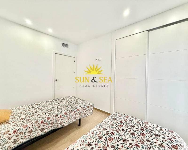 2 bedroom Apartment for rent in Torrevieja with pool - € 1,300 (Ref: 9756727)