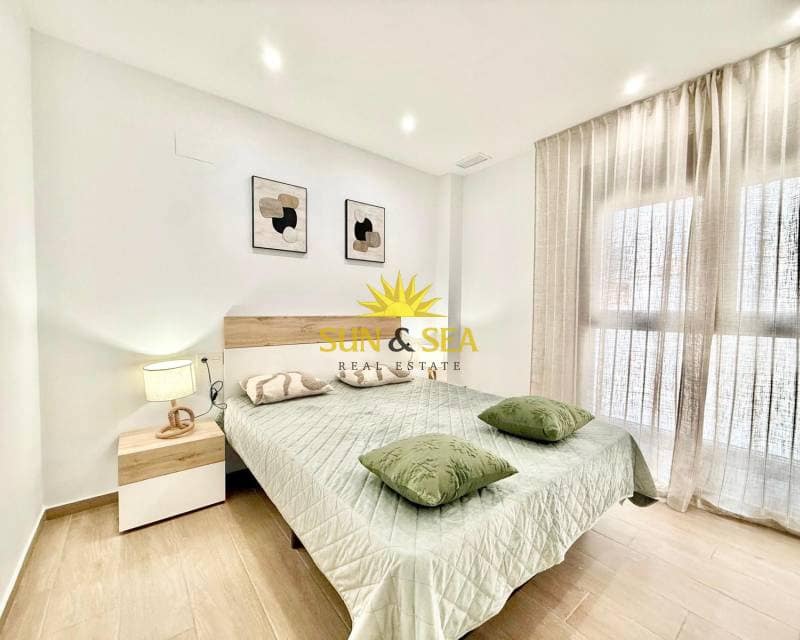 2 bedroom Apartment for rent in Torrevieja with pool - € 1,300 (Ref: 9756727)