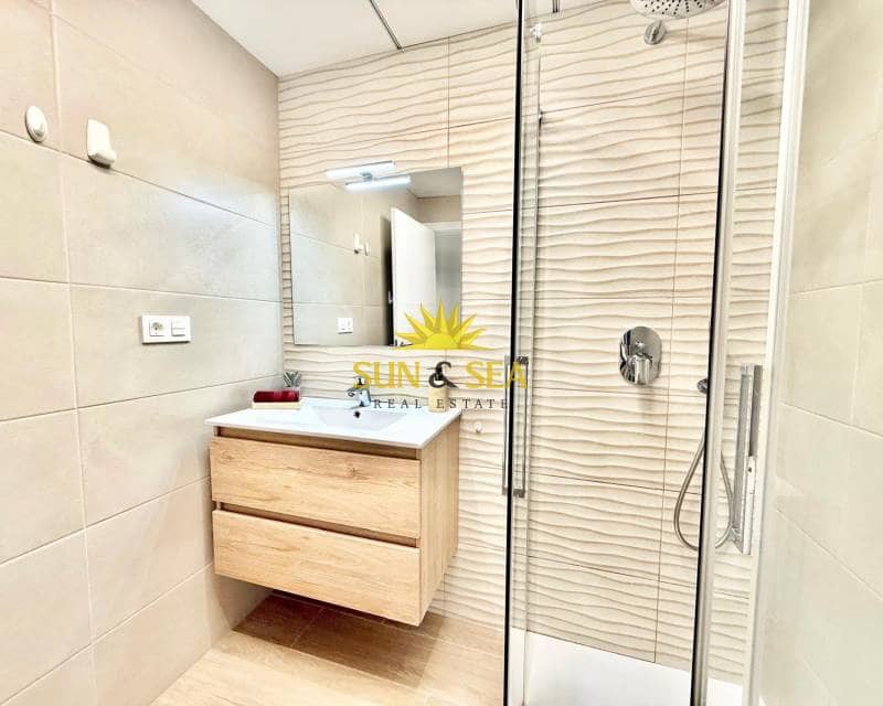 2 bedroom Apartment for rent in Torrevieja with pool - € 1,300 (Ref: 9756727)