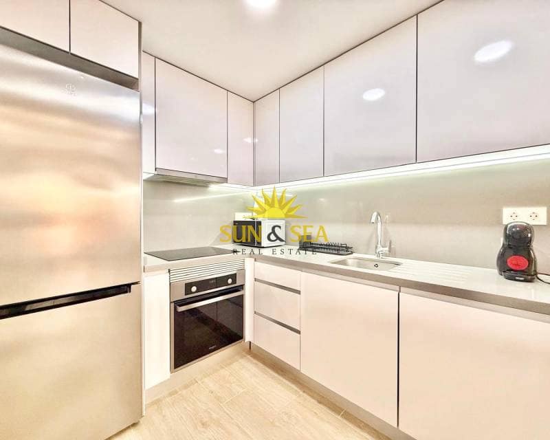 2 bedroom Apartment for rent in Torrevieja with pool - € 1,300 (Ref: 9756727)