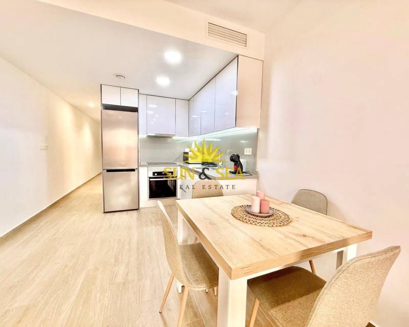 2 bedroom Apartment for rent in Torrevieja with pool - € 1,300 (Ref: 9756727)