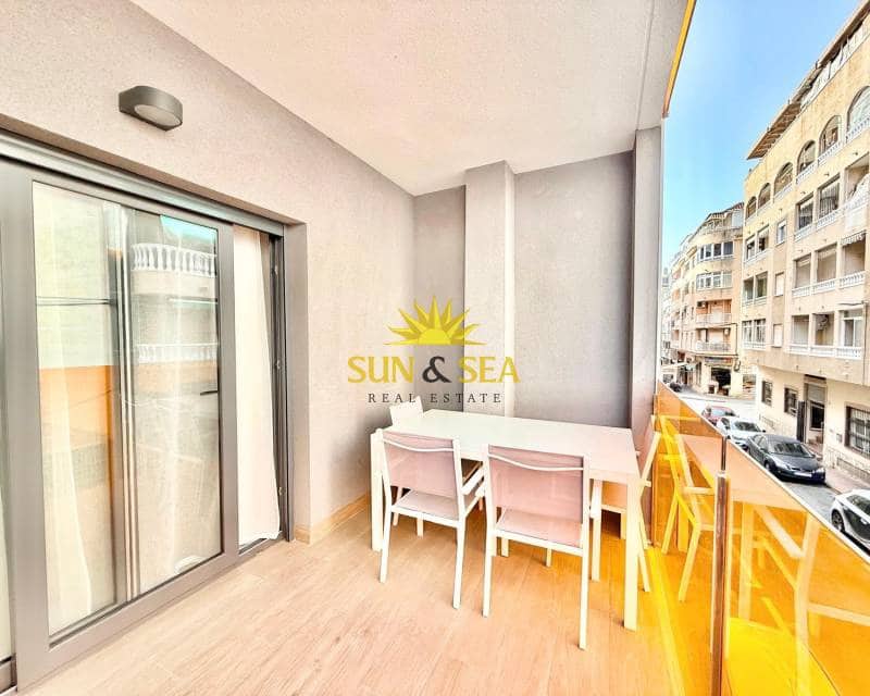 2 bedroom Apartment for rent in Torrevieja with pool - € 1,300 (Ref: 9756727)