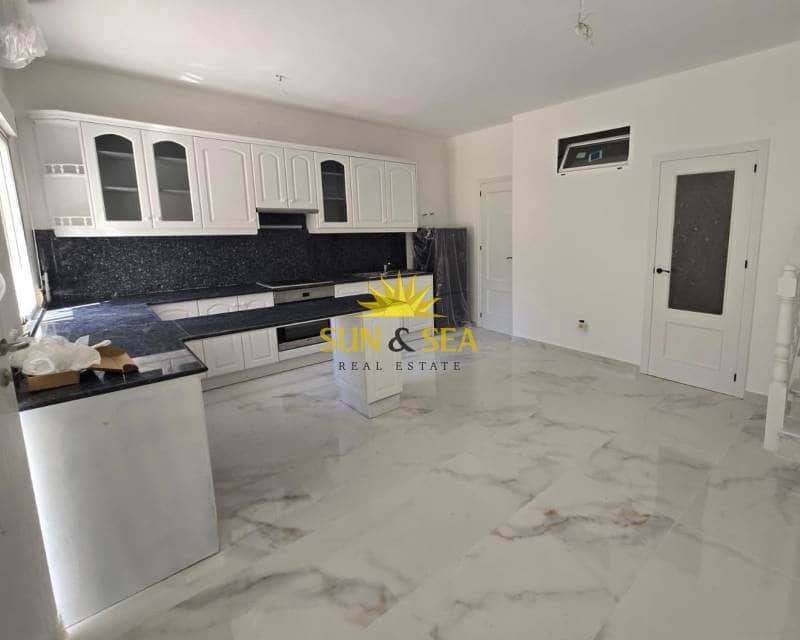 3 camera da letto Casa in vendita in Torrevieja con piscina - 194.900 € (Rif: 9758154)