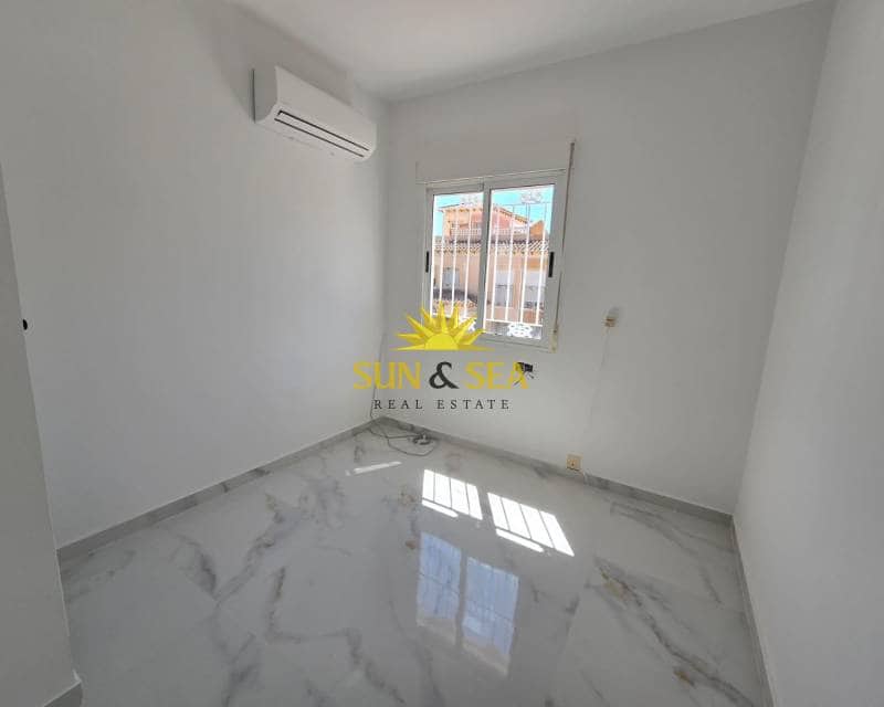 3 camera da letto Casa in vendita in Torrevieja con piscina - 194.900 € (Rif: 9758154)