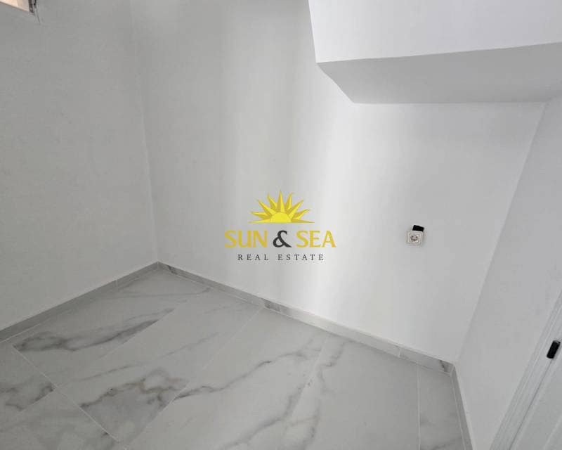 3 camera da letto Casa in vendita in Torrevieja con piscina - 194.900 € (Rif: 9758154)