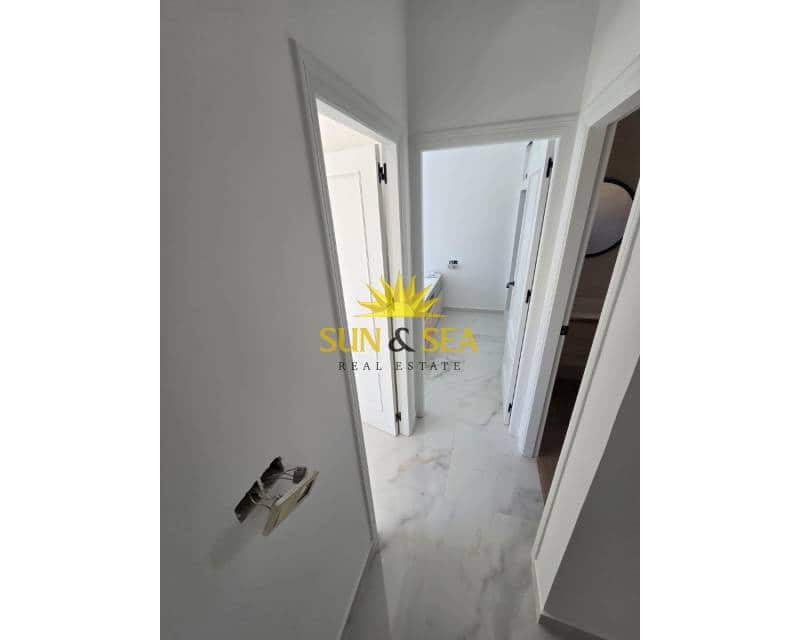 3 camera da letto Casa in vendita in Torrevieja con piscina - 194.900 € (Rif: 9758154)