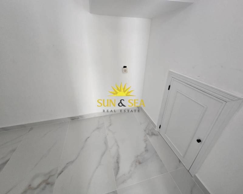 3 camera da letto Casa in vendita in Torrevieja con piscina - 194.900 € (Rif: 9758154)