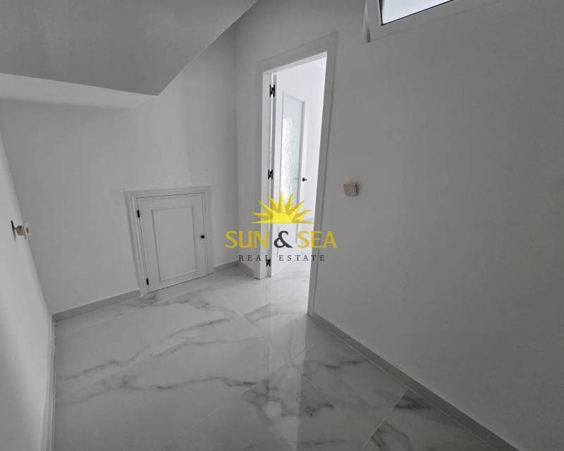 3 camera da letto Casa in vendita in Torrevieja con piscina - 194.900 € (Rif: 9758154)